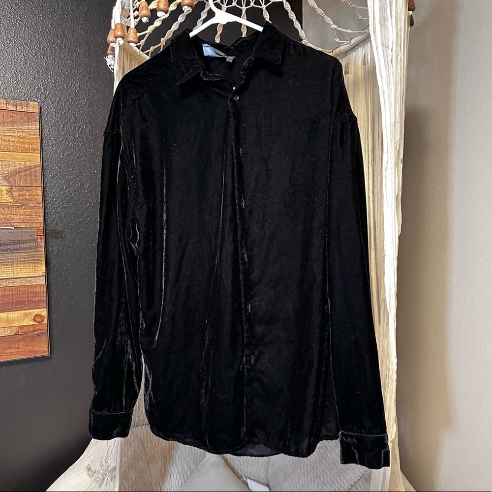Velvet textured long-sleeve
